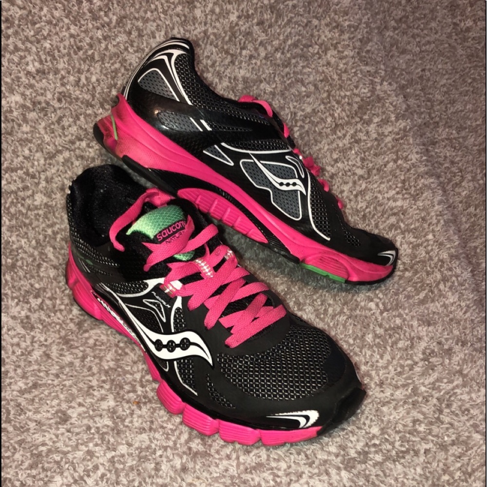 Tennis shoes